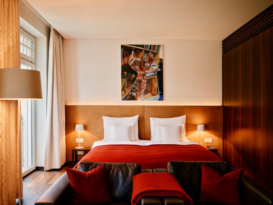 Photo of the whole room, Bedroom