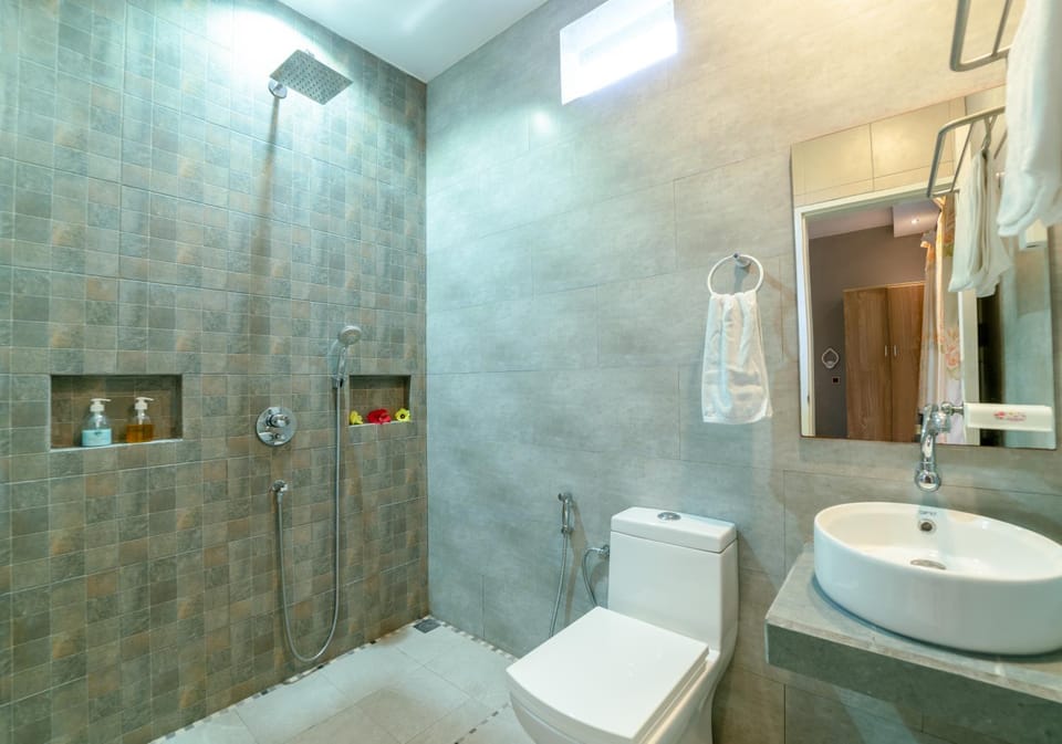 Shower, Bathroom, Beach, Bedroom