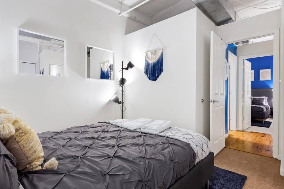 Trifecta 2BR Free Parking Modern Superhost Apartment in Durham