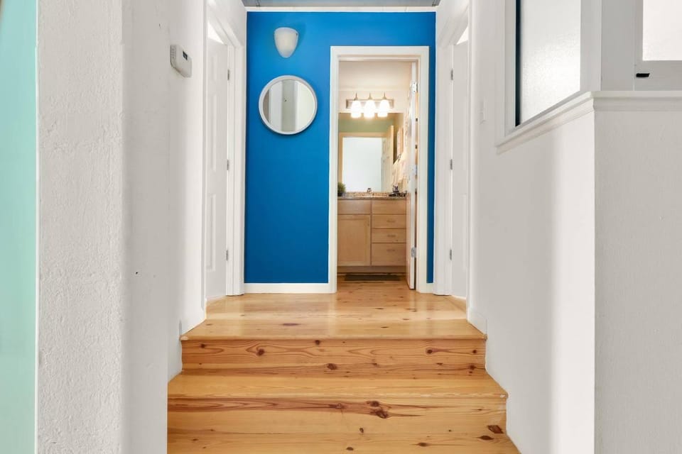 Trifecta 2BR Free Parking Modern Superhost Apartment in Durham