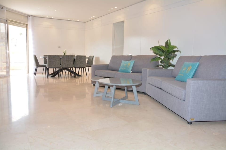Renovated 3 Bedroom - Residence with Pool next the Beach Apartment in Eilat