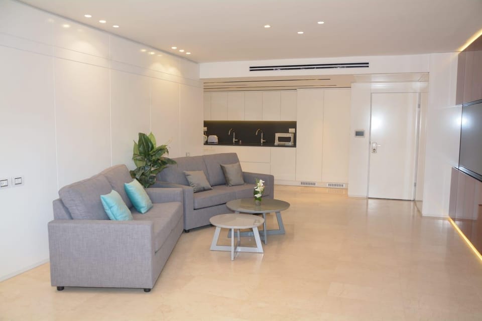 Renovated 3 Bedroom - Residence with Pool next the Beach Apartment in Eilat