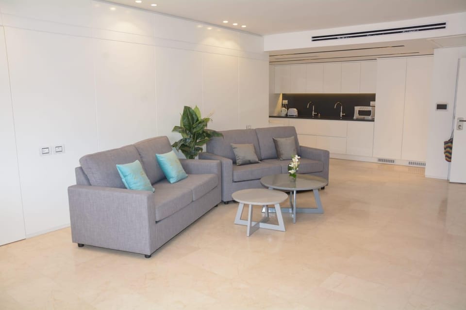Renovated 3 Bedroom - Residence with Pool next the Beach Apartment in Eilat