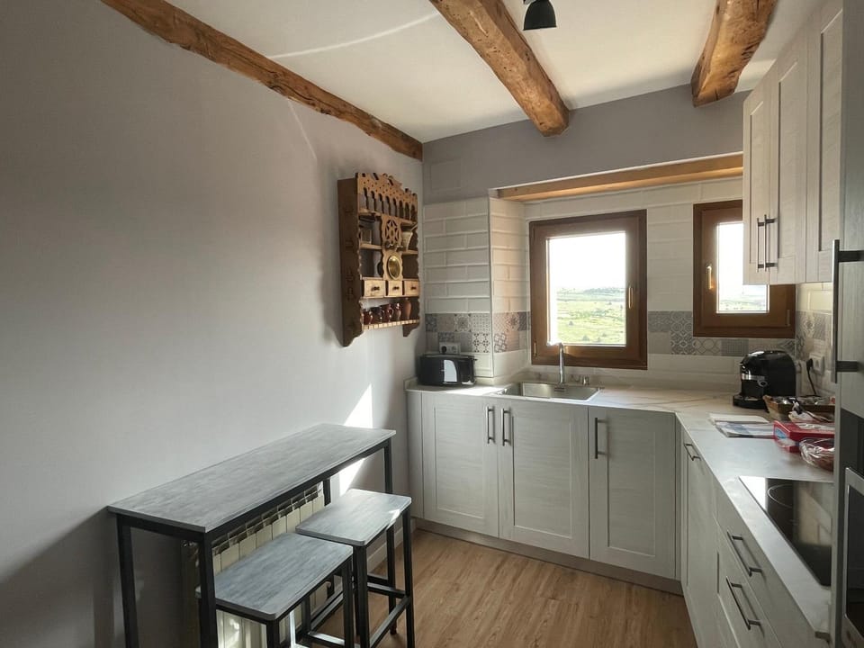 Kitchen or kitchenette, Dining area, dishwasher, minibar, pet friendly, stove, toaster