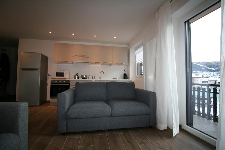 Kitchen or kitchenette, Living room