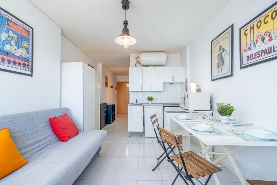 Kitchen or kitchenette, Living room, Dining area
