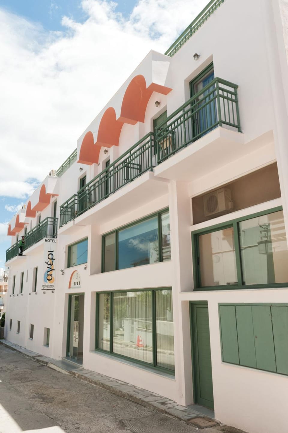 Facade/entrance