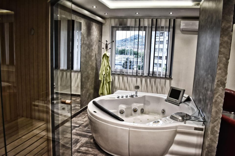 Hot Tub, Sauna, Balcony/Terrace, Balcony/Terrace, Spa and wellness centre/facilities, Decorative detail
