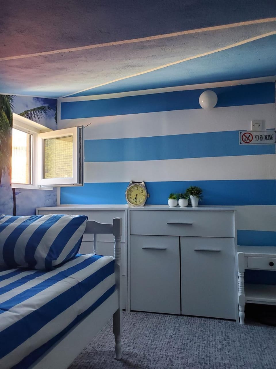 Bed, Photo of the whole room