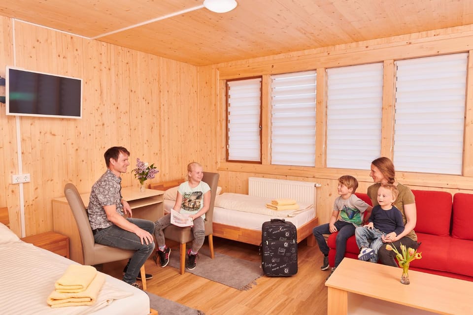 TV and multimedia, Living room, Seating area, Bedroom, Family, Family