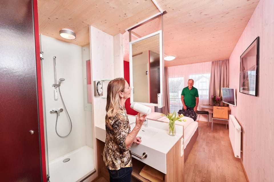Shower, Bathroom, TV and multimedia, Living room, Seating area, Bedroom