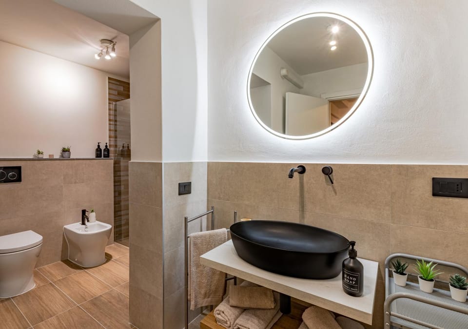 Shower, Toilet, Bathroom, bidet, towels