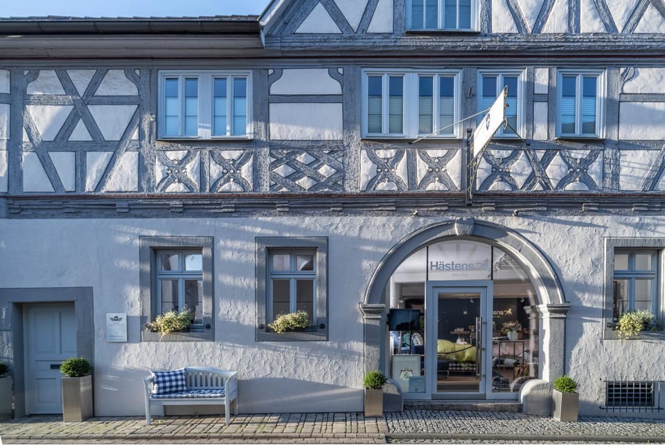 Property building, Facade/entrance, Day