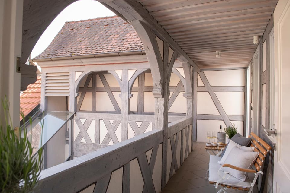 Patio, View (from property/room), Balcony/Terrace, Decorative detail, Seating area