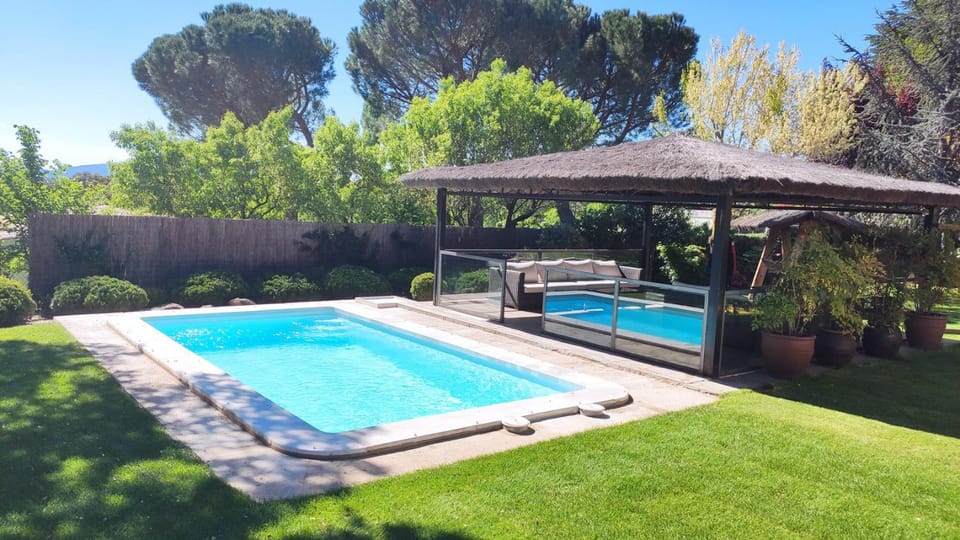 Swimming pool, Swimming pool