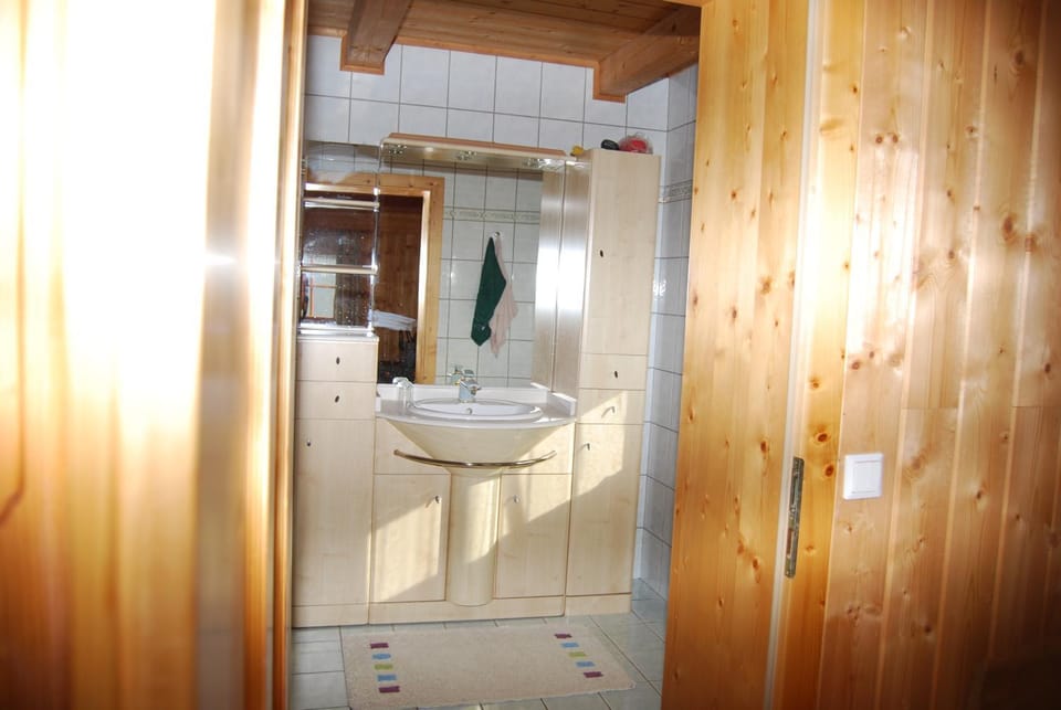Shower, Toilet