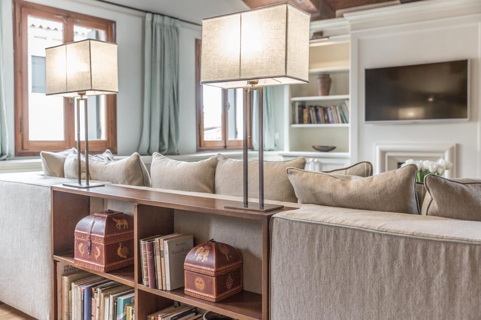 Living room, Seating area
