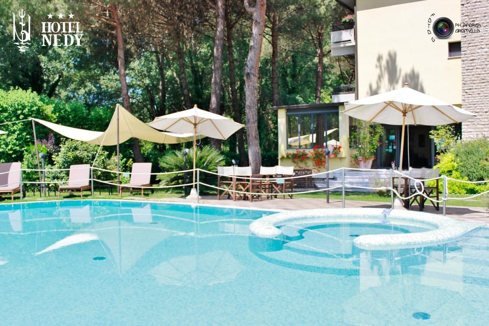 Swimming pool, Swimming pool