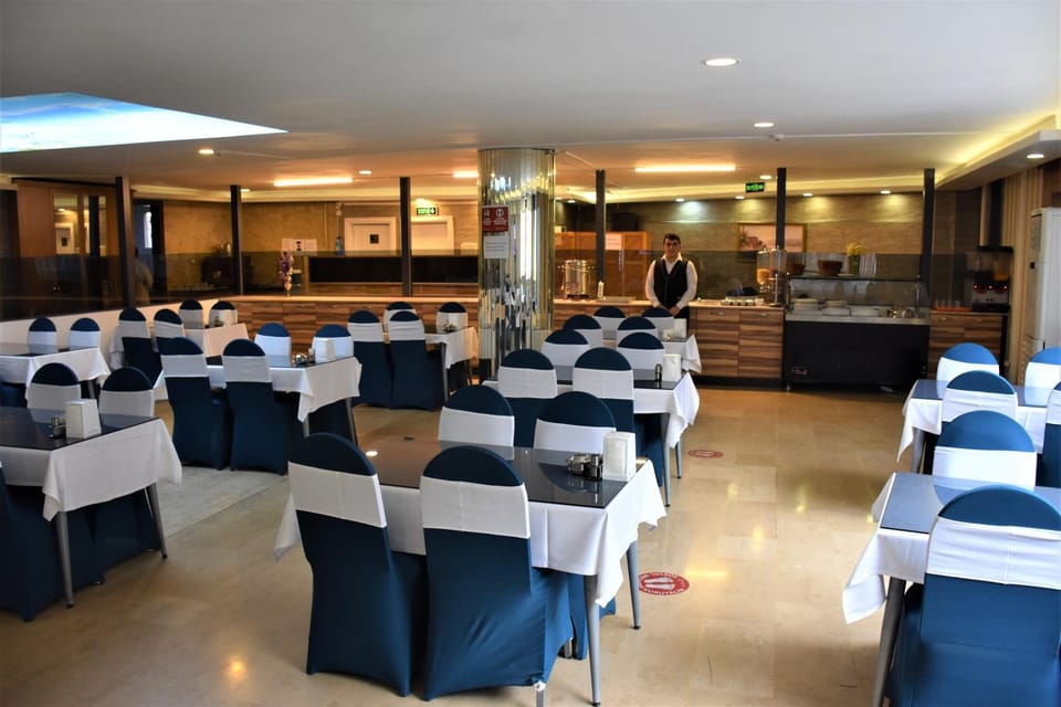 Restaurant/places to eat, Banquet/Function facilities