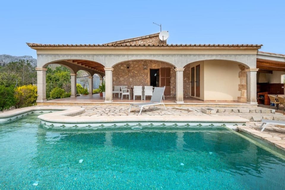 Patio, Day, Pool view, Swimming pool, sunbed