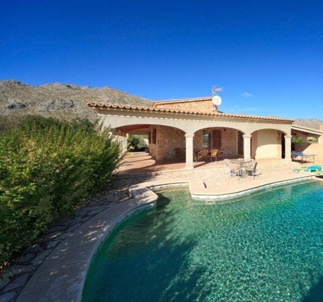 Property building, Patio, Day, Pool view, Swimming pool, sunbed