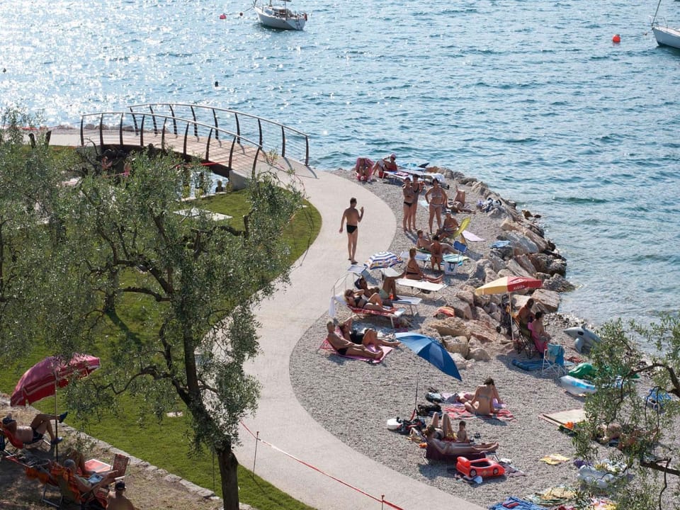 Beach, Area and facilities