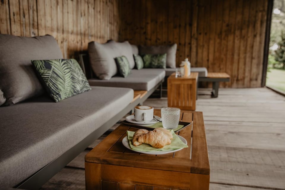 Garden, Lounge or bar
