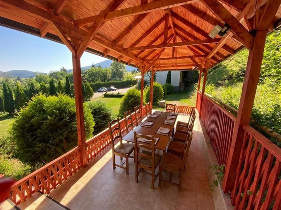 Restaurant/places to eat, Balcony/Terrace, Lounge or bar, Dining area