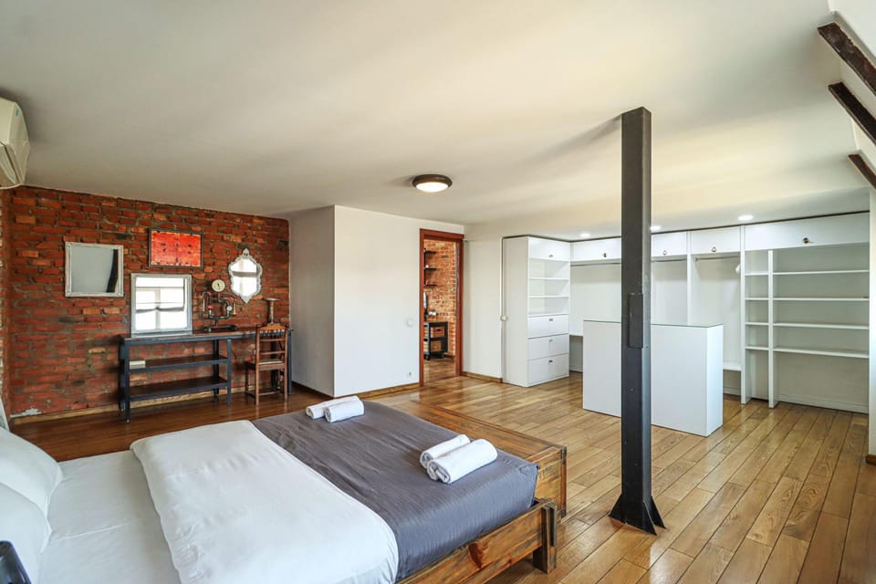Vintage Mezzanine Apt in City Center - By Wehost Apartment in Tbilisi, Georgia