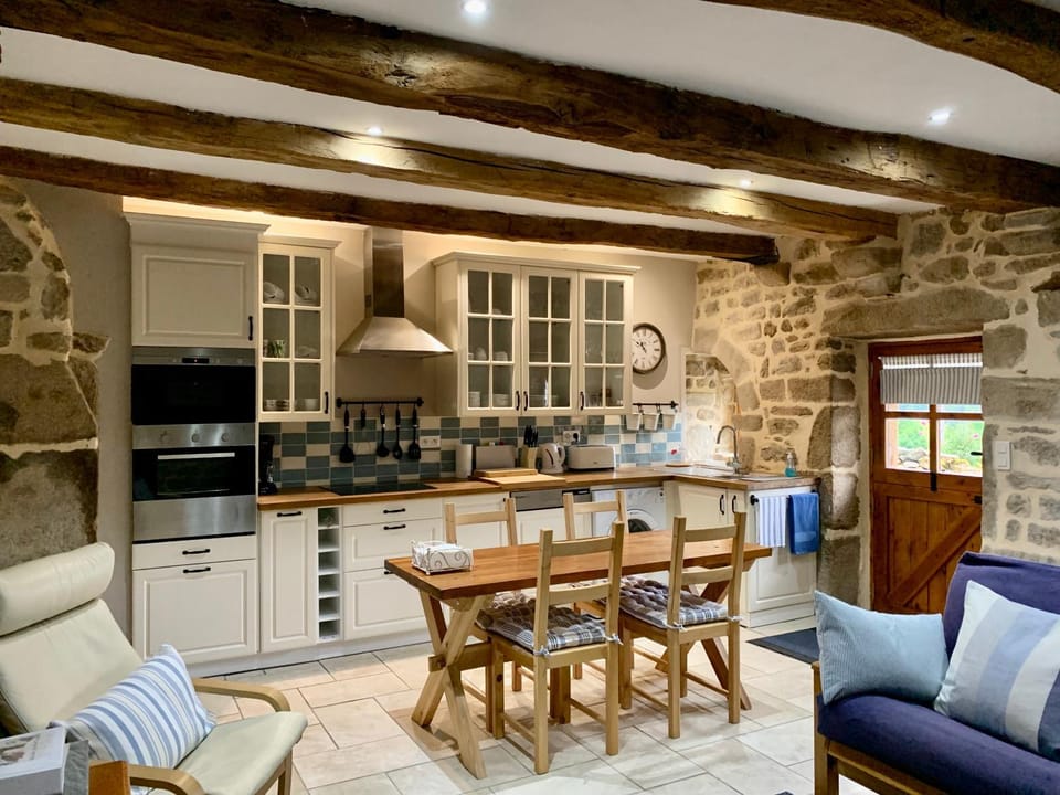 Kitchen or kitchenette, Living room, Seating area, Dining area, dishwasher, stove