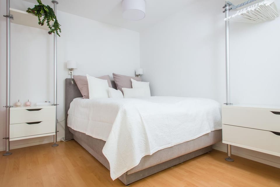 Bed, Day, Photo of the whole room, Bedroom