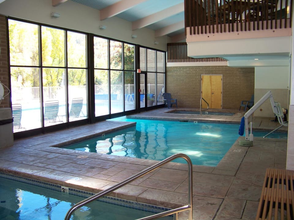 Day, Swimming pool