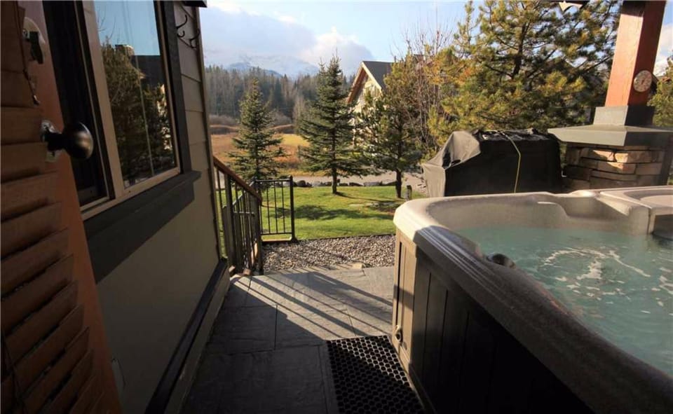 Pinnacle Ridge Chalets by Fernie Lodging Co Chalet in Fernie