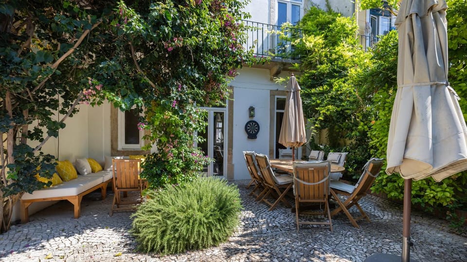 Garden, Dining area