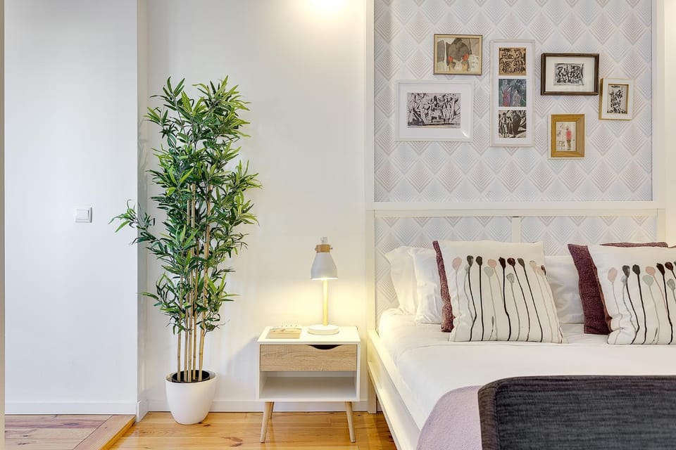 Bed, Photo of the whole room, Decorative detail, Bedroom, On site