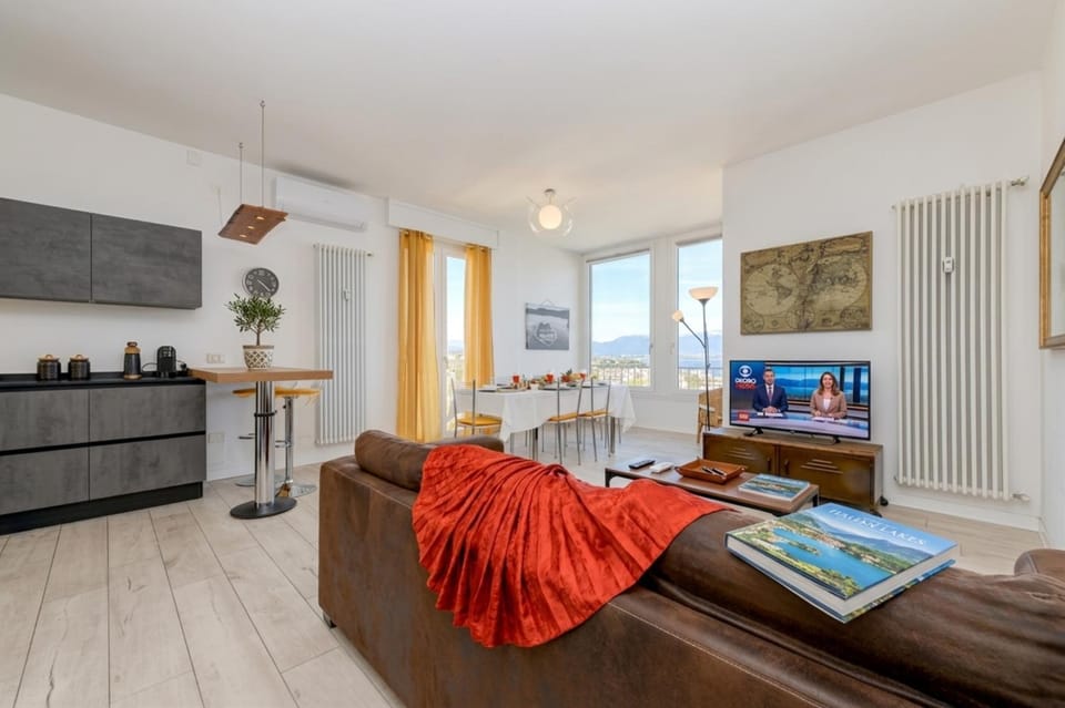 TV and multimedia, Living room, Dining area, stove
