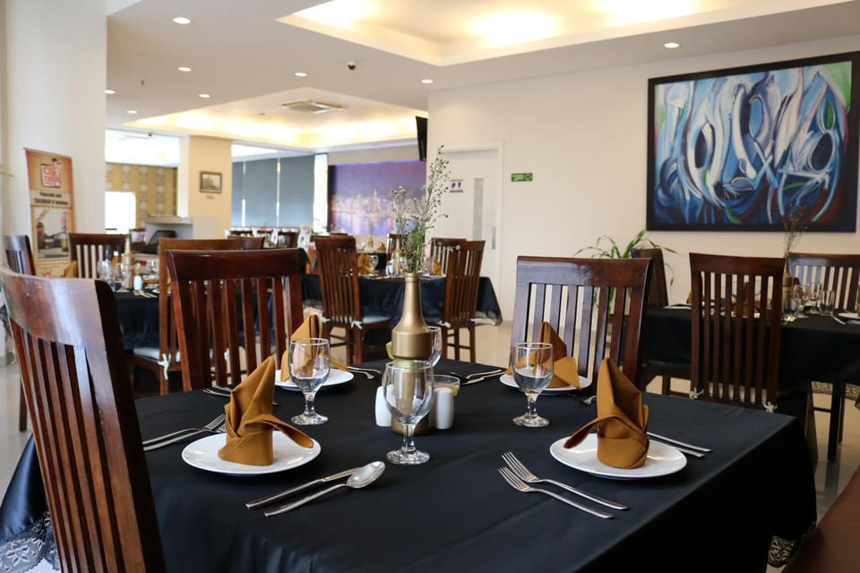 Restaurant/places to eat, Decorative detail, Seating area, Food