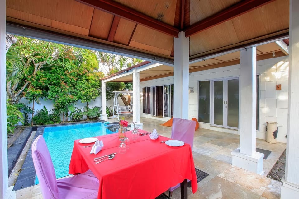 Dining area, Pool view