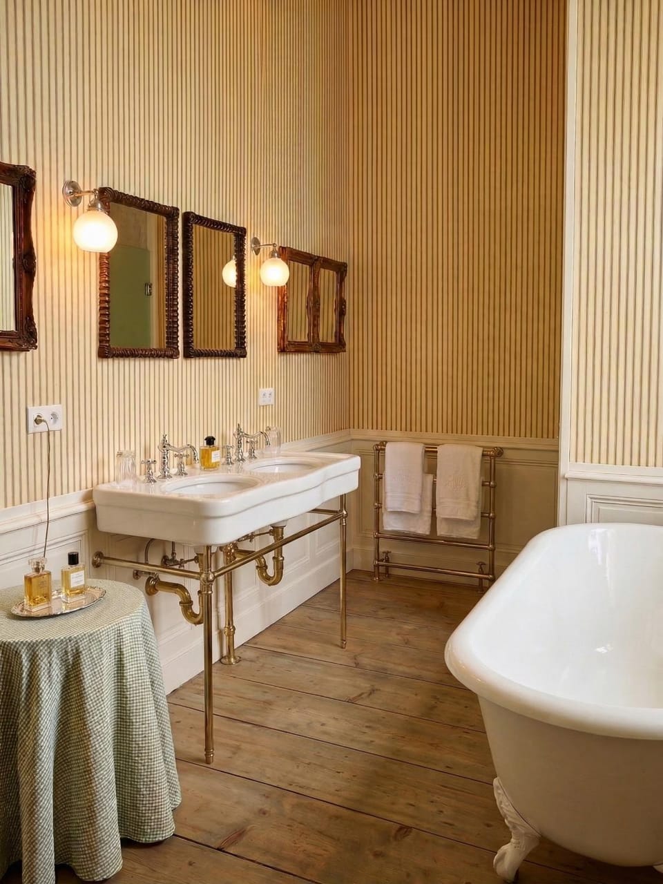 Bathroom, Bath, towels