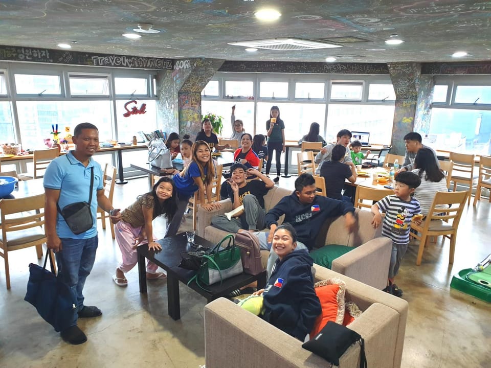 young children, group of guests