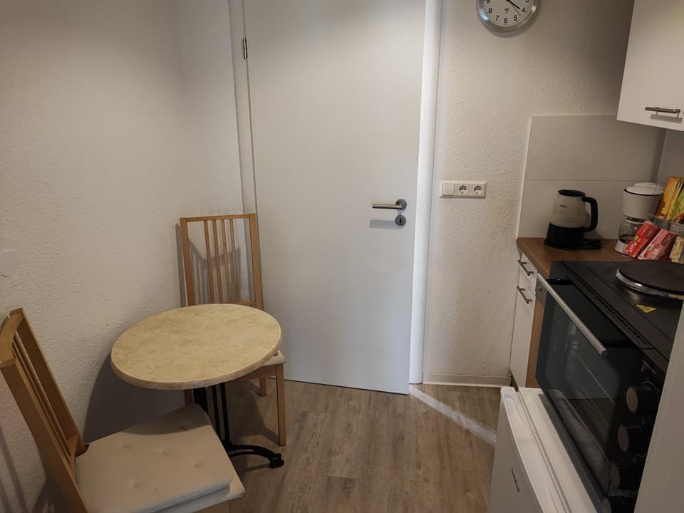 Kitchen or kitchenette, Dining area, pet friendly, stove