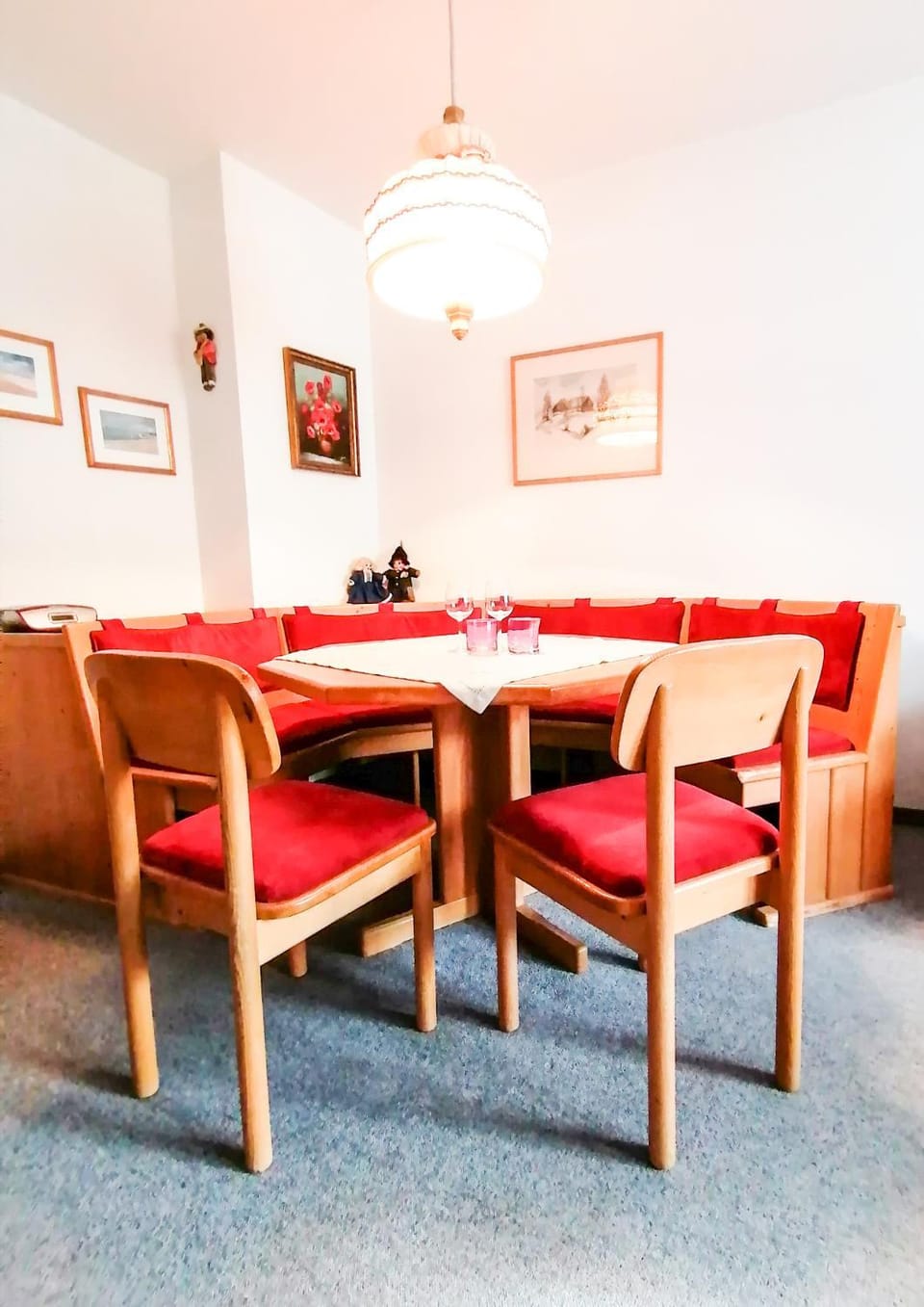 Seating area, Dining area