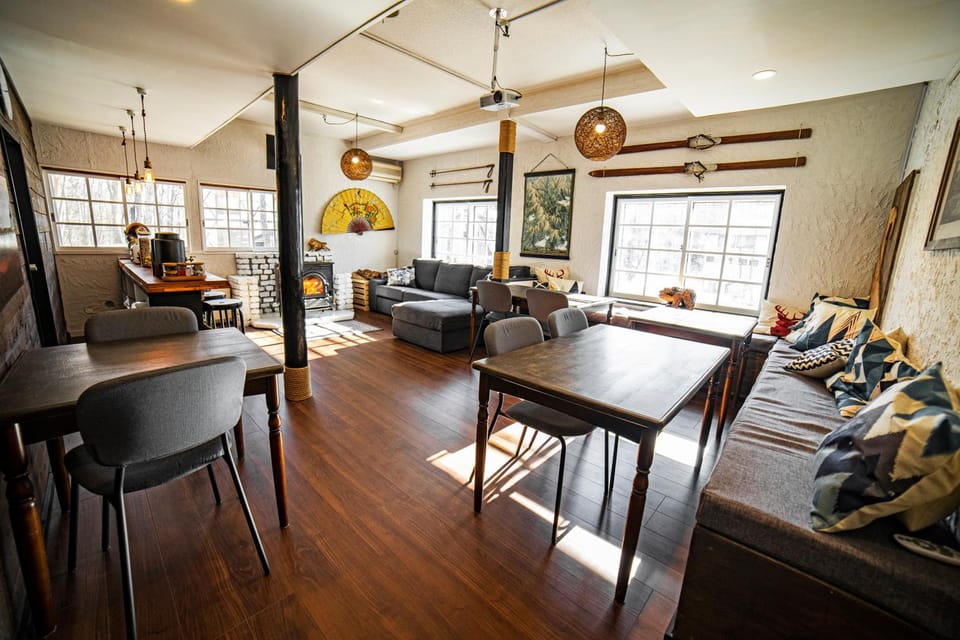 Living room, Lounge or bar, Seating area, Dining area