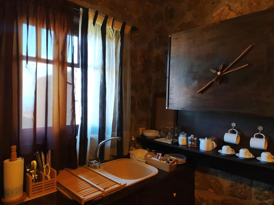 Kitchen or kitchenette, Continental breakfast