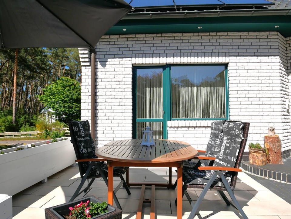 Balcony/Terrace, Seating area, Dining area, Garden view