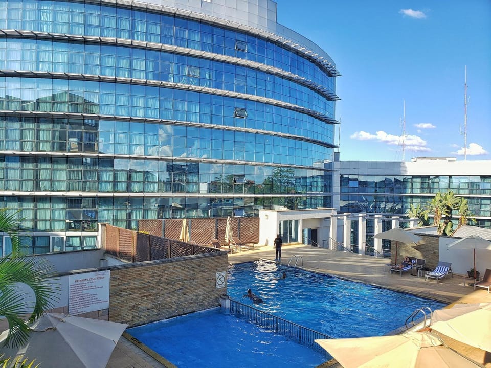 Pool view, Swimming pool, sunbed