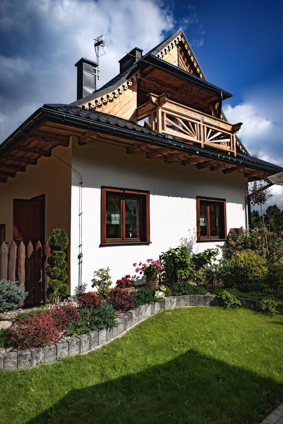 Property building, Facade/entrance, Garden