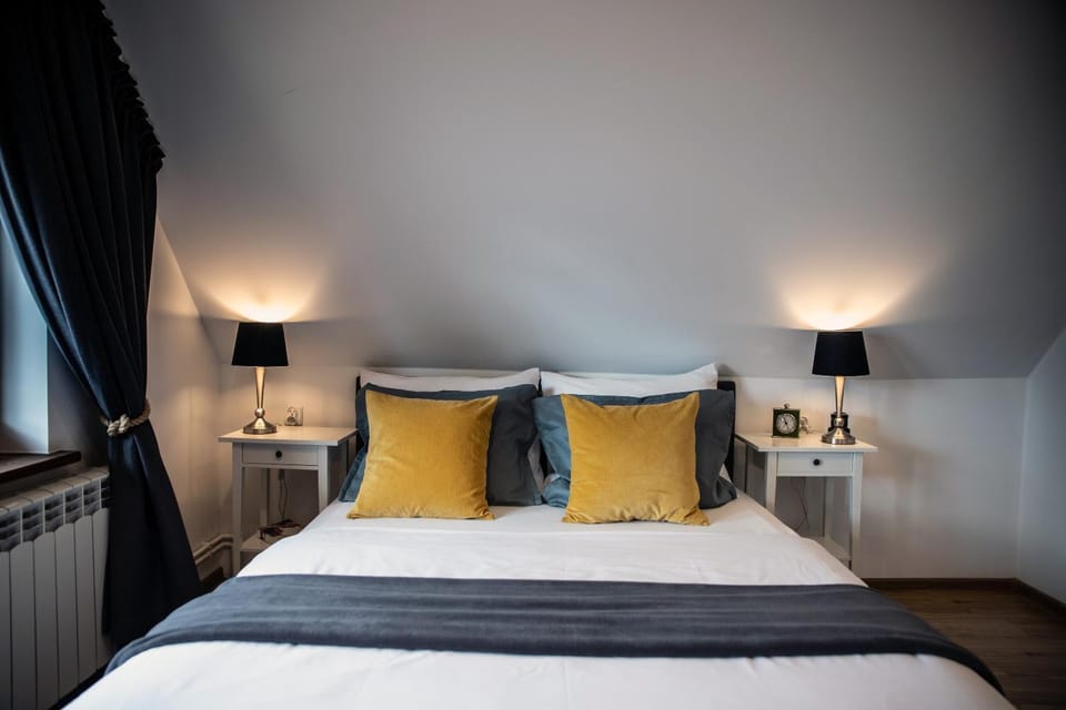Bed, Other, Photo of the whole room, Decorative detail, Bedroom