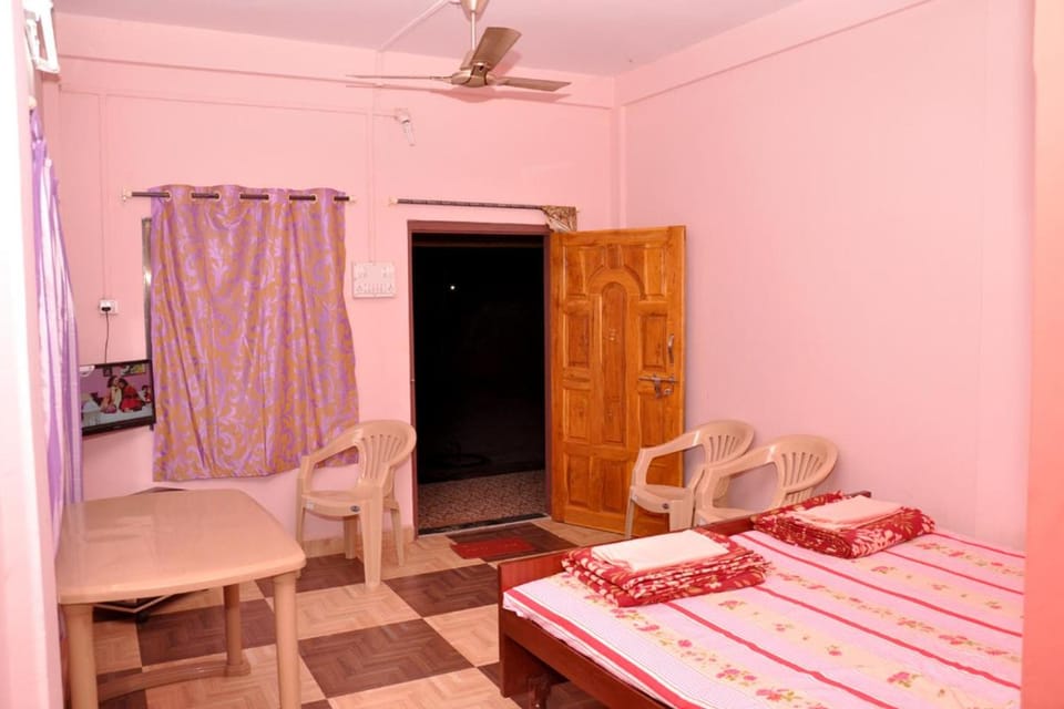 Bed, TV and multimedia, Living room