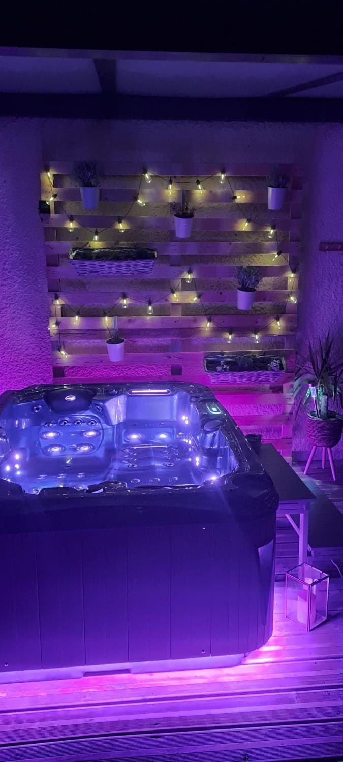 Night, Hot Tub, Hot Tub, Spa and wellness centre/facilities, Spa and wellness centre/facilities